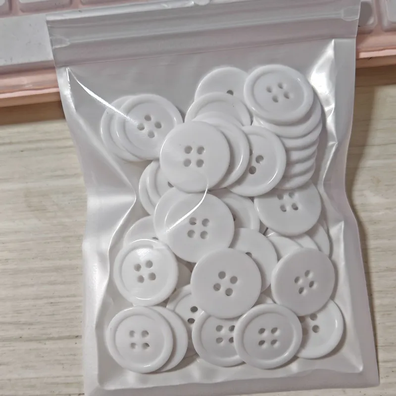 50pcs 간단한 4 홀 버튼 20mm 라운드 수지 플랫 백 버튼 스웨터 스커트 액세서리