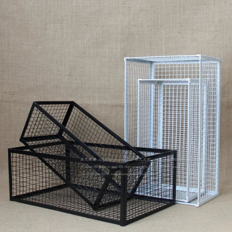 

European Style Iron Storage Basket Black And White Grid Pattern Balcony Flower Holder Chic Home Organization Solution