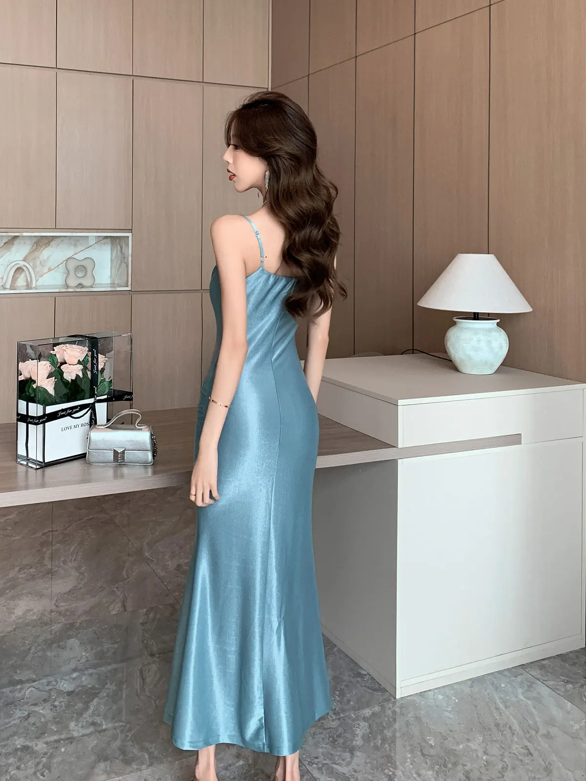 【韓国ファッション】ロングドレス マーメイド エレガント 女性ブルー明るいシルクサテン高級スリングロングドレス夏