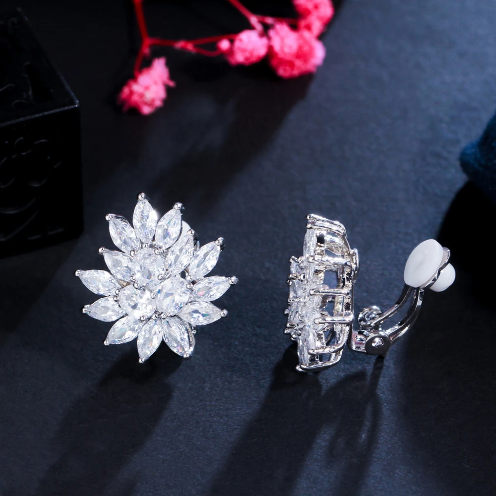 Pera Fashion Big Flower Charm Shiny Cubic Zirconia Non