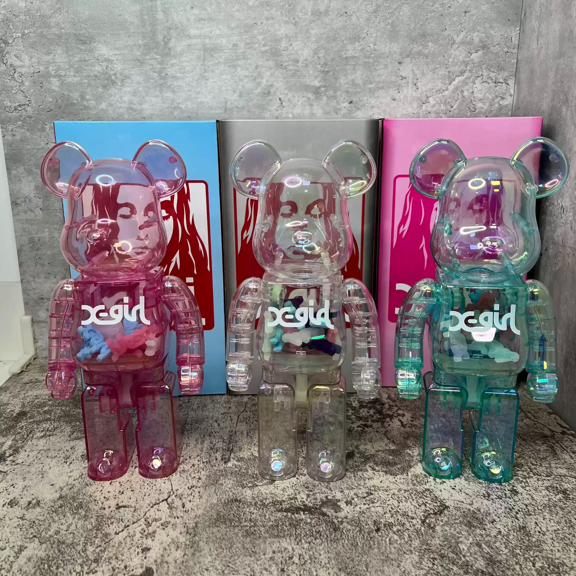 x-menina-urso-bearbrick-bloco-de-construcao-urso-be-@-rbrick-luminoso-colorido-transparente-rosa-chiaki-400-rosa-e-branco-duas-cores