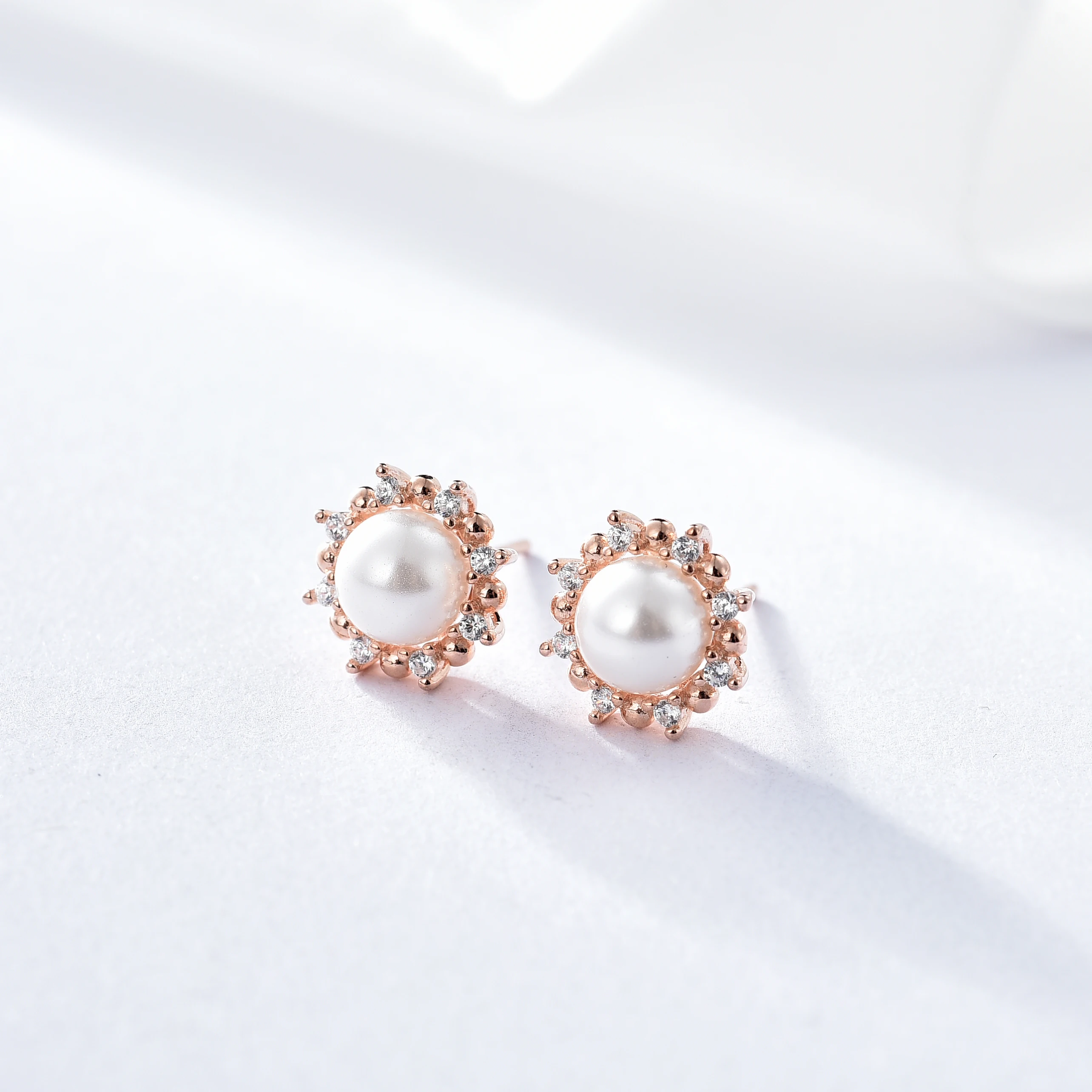 MEFUDIOR Women's Earrings Elegant Imitation Pearl 925 Silver Temperament Vintage Personality Zircon Earrings for Girls M49