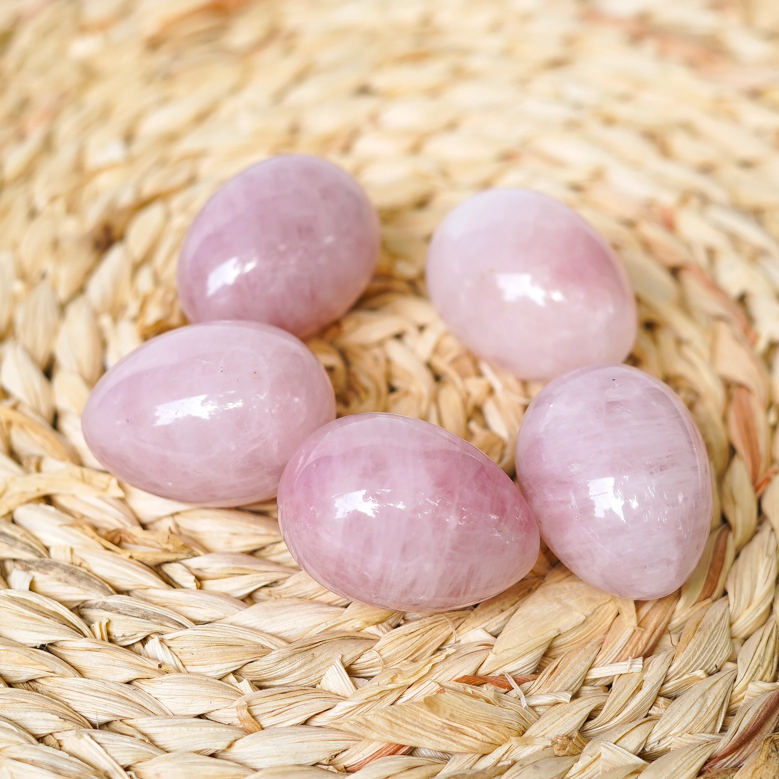 

2023 40*30mm Natural Rose Quartz Crystal Eggs With Wood Stand Natural Gemstone Bell Chakra Healing Reiki Stone Carved Crafts
