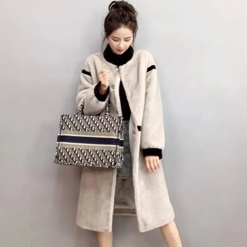 

The New Winter 2022 Golden Sable Velvet Medium Length Fur Coat for Young Women Fashion Ladies Temperament Imitation Mink Coat