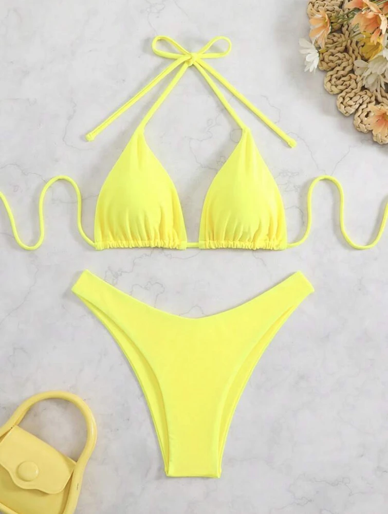 Bikini brasiliano indossato, vista laterale
