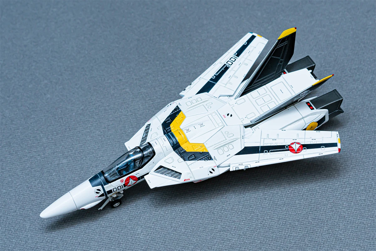 Original Calibre Wings 1/72 Battlestar MACROSS VF-1S Toynami