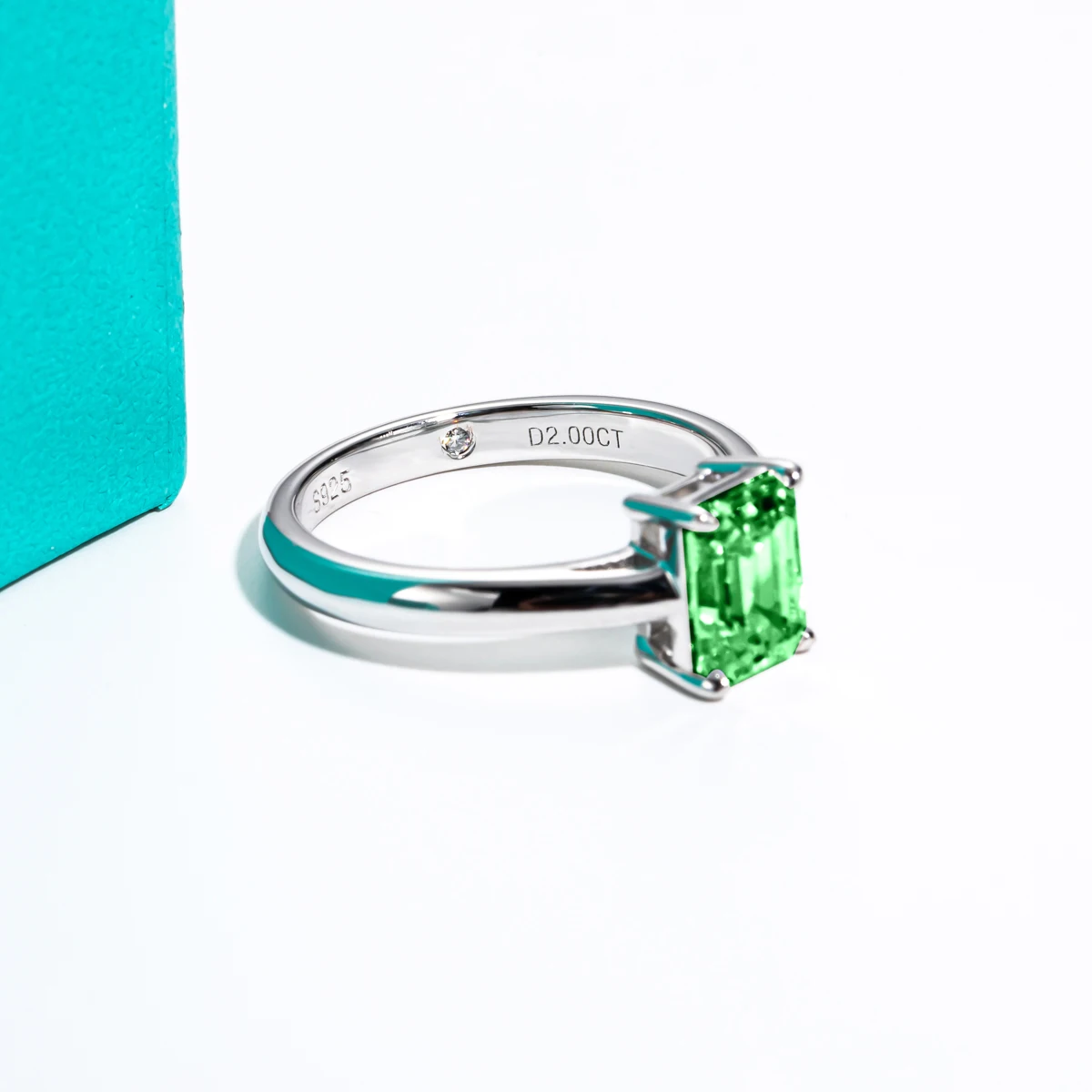 Engagement Ring 2ct 6*8mm Emerald