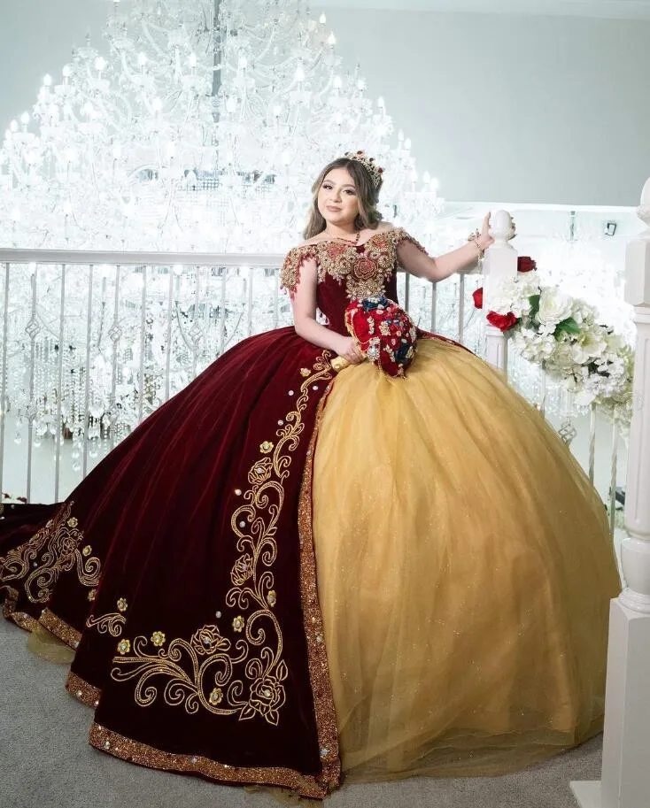 

Burgundy Velvet Gold Quinceanera Dress Off Shoulder Crystal Applique Embroidery vestidos de 15 años Quinceañeras Sweet 16 Prom
