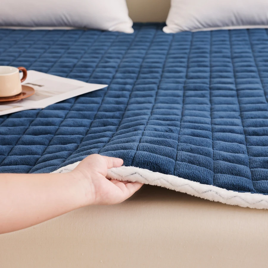 1pc Soft Velvet Mattress Topper Quilted Bed Mat Cover Solid Color Mattresses Home Bed Topper Skin-friendly Linen 매트리스 토퍼