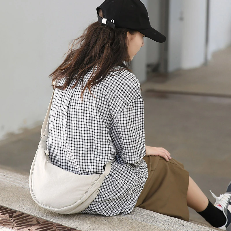 

Simple Design Women's Messenger Bag Half Moon Shape Crossbody Chest Bag Casual Nylon Shoulder Bag Female Cloth Handbags Urban