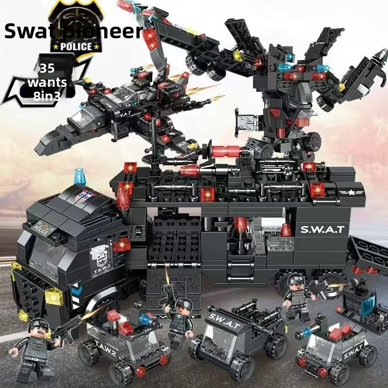 Suurel taustal on must või sinine korrakaitse komplekt, mis koosneb erinevatest legodest, sealhulgas politsiauto, helikopter ja mitmed tegelased. Komplekt demonstreerib täpset detailitööd ja erksaid värve, luues dünaamilise ja tegevusterohke stseeni.