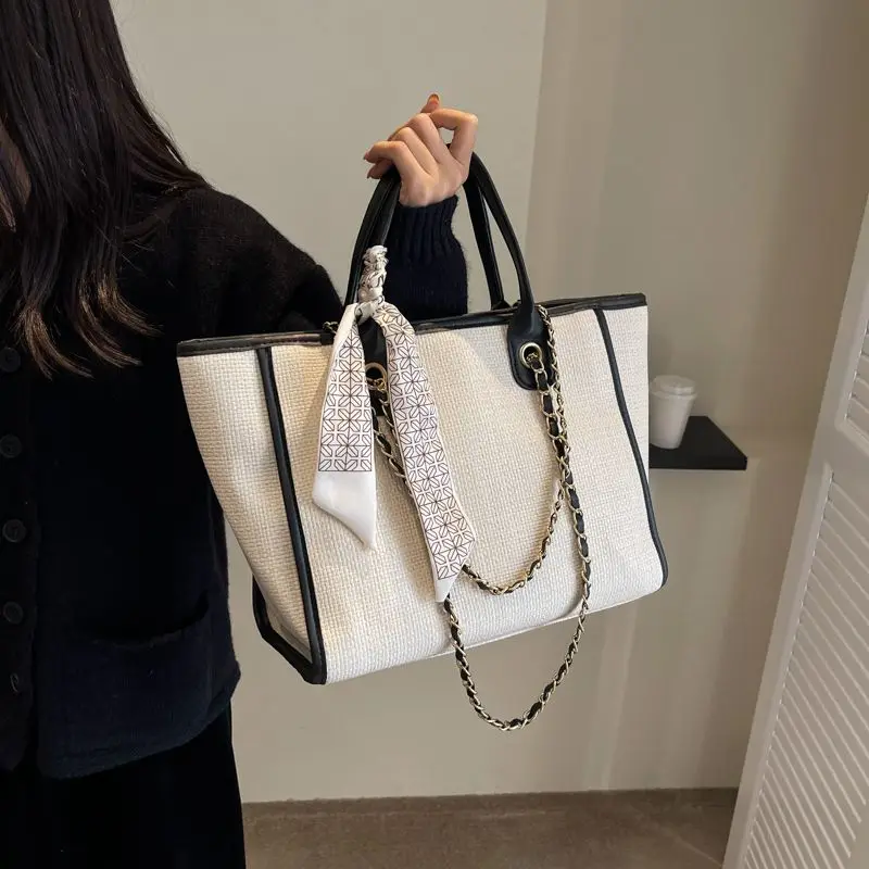 

2024 Essentials Women Tote Bag Nylon Large Handbag Chains Shoulder Bags Ladies Big Messenger Young Girls Bag New Shopping Bag