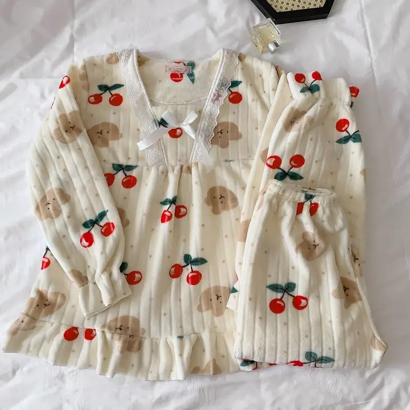 Рисунок 6 - Пижама женская фланелевая с длинным