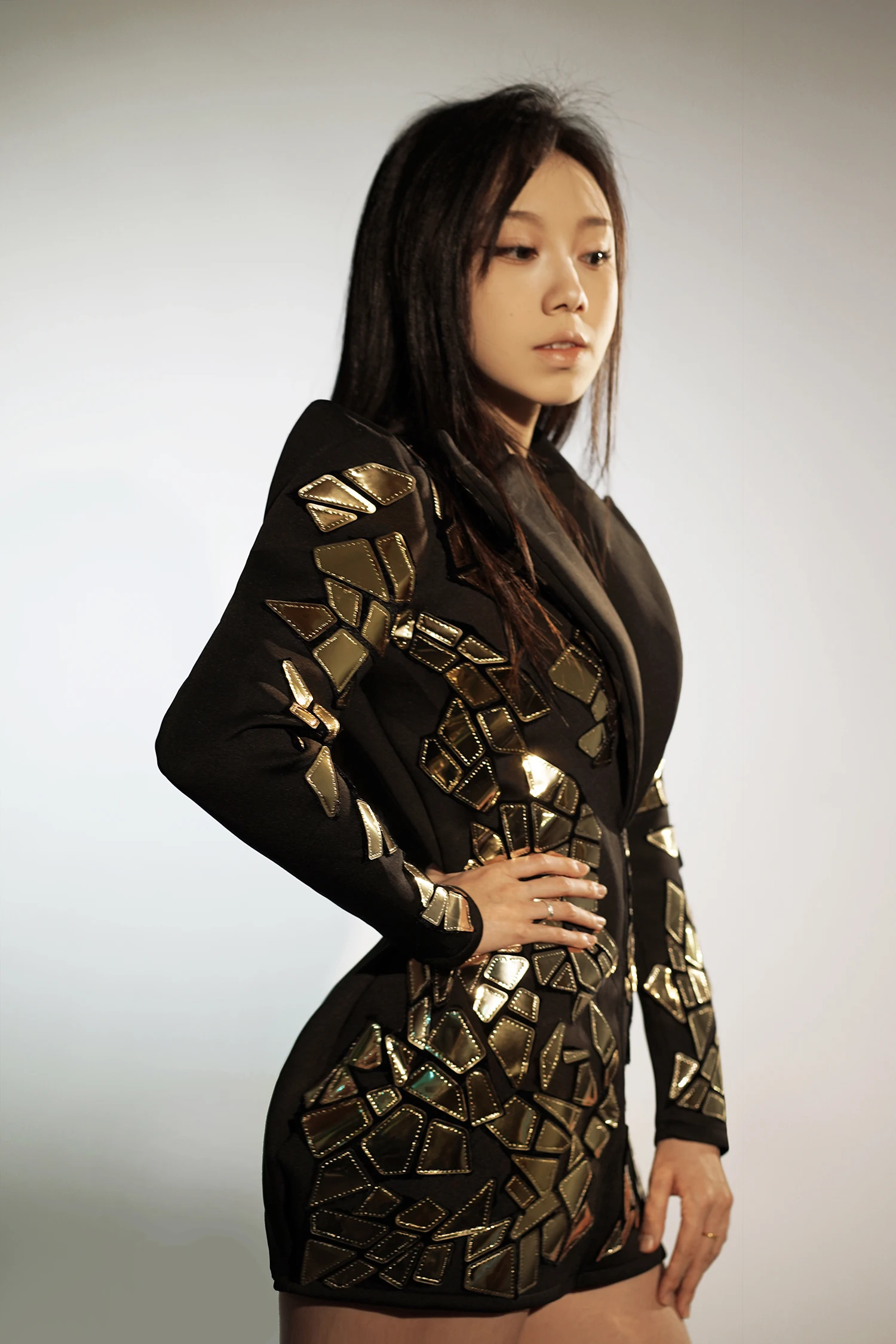 Рисунок 3 - Блестящая Черная куртка с блестками для женщин