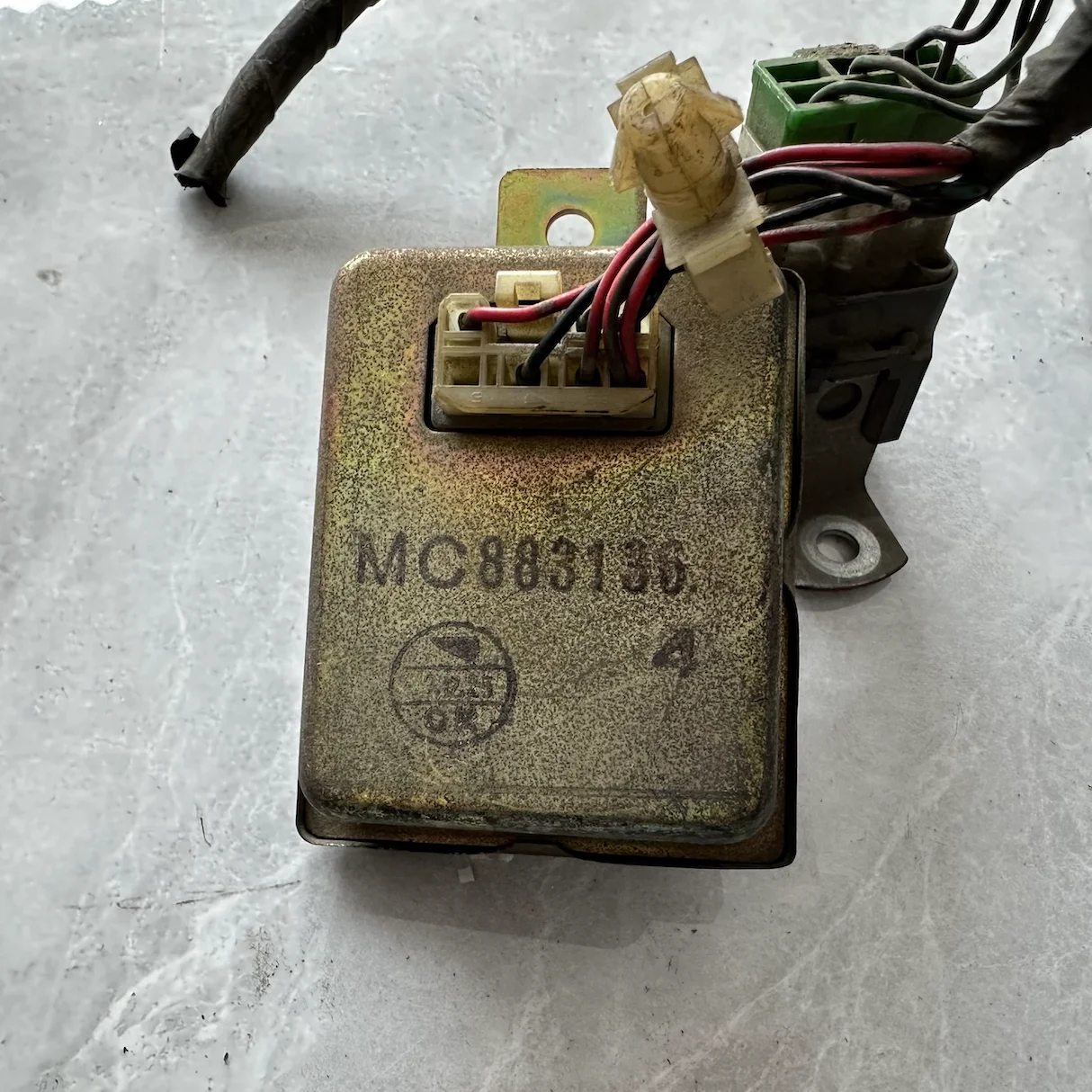 FOR MITSUBISHI FUSO TRUCK RELAY MC883136