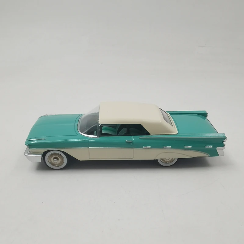 13.5CM Pontiac Bonneville Convertible Car 1959 Classic Car Model Metal Die-Cast & Toy Vehicle Adult Fans Collection Gift