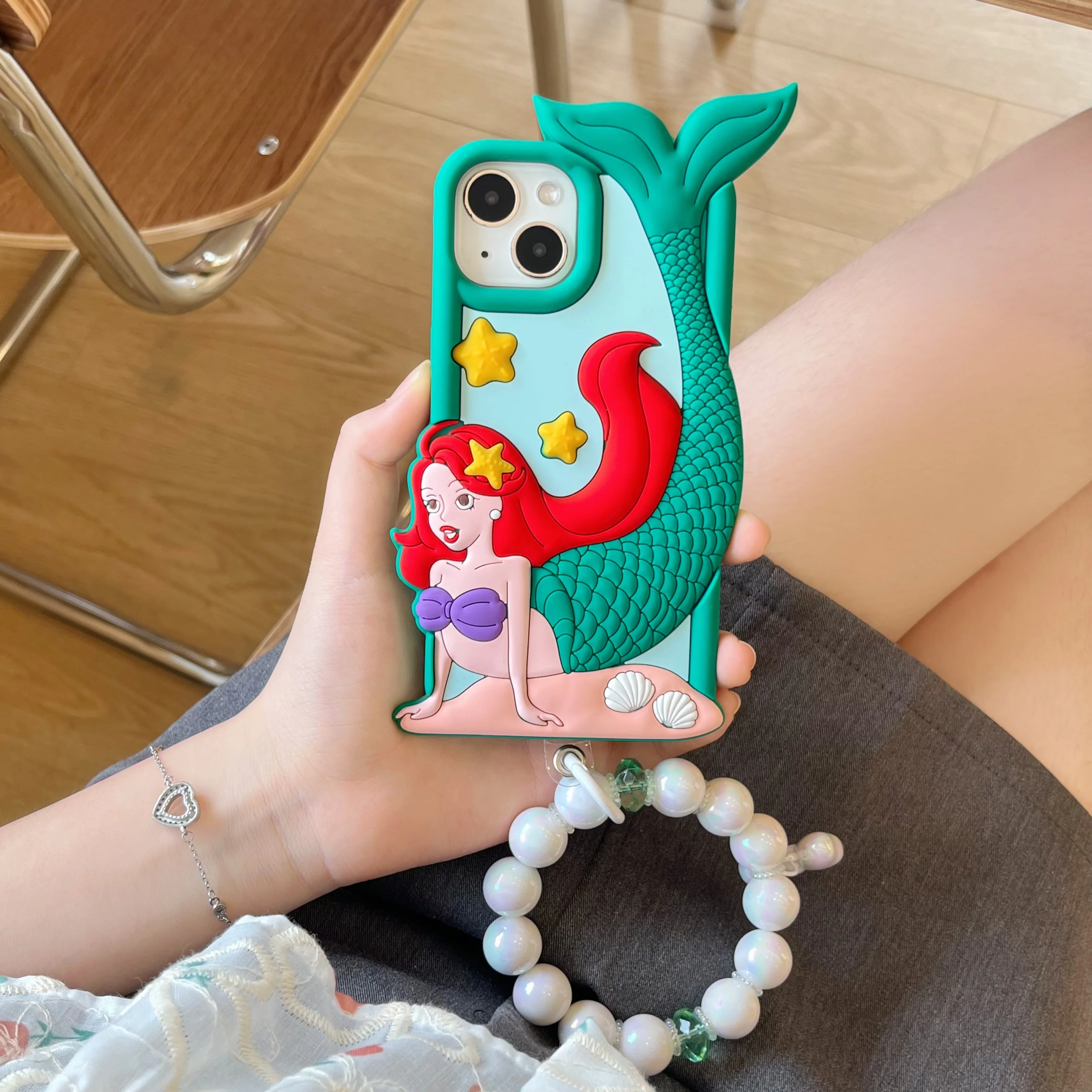 New Disney The Little Mermaid Vintage Green 3D Stereoscopico Bead Hand Chain Custodie Per Telefono Per Iphone 15 14 13 12 11 Pro Cover Posteriore