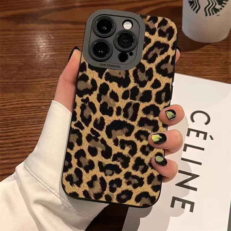Chic Brown Leopard Pattern Phone Case - Stylish Protective Cover