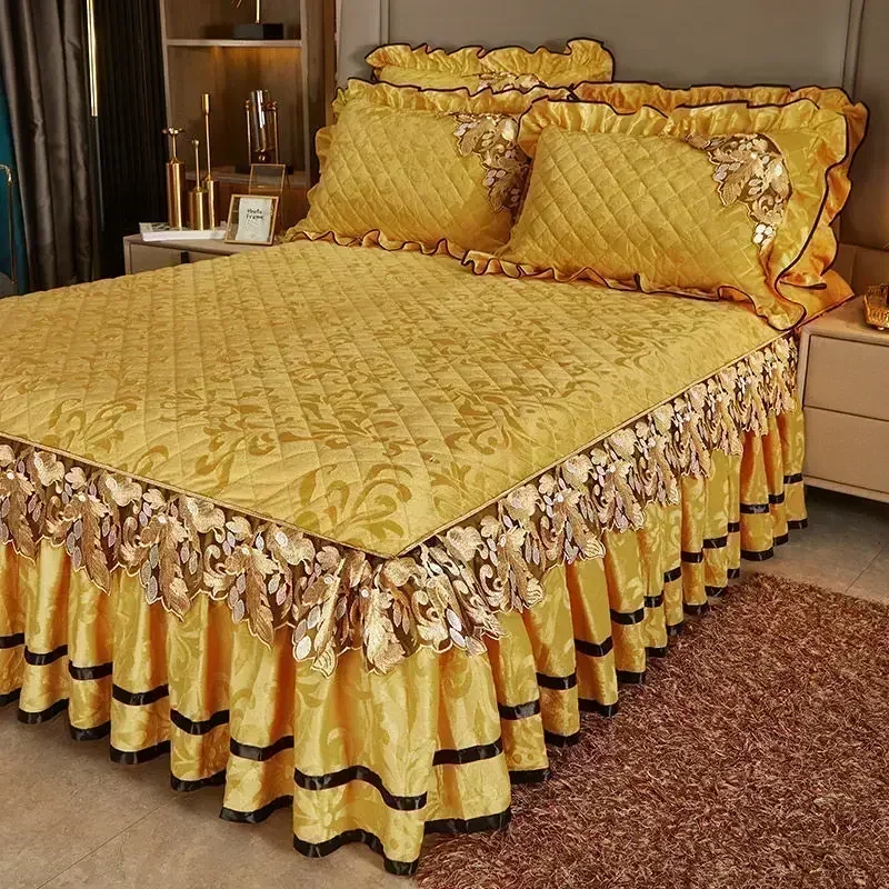 Bedding Set Plush Golden Winter Warm Bedspread Bed Skirt-style Embroidery Cotton Luxury with Pillowcases