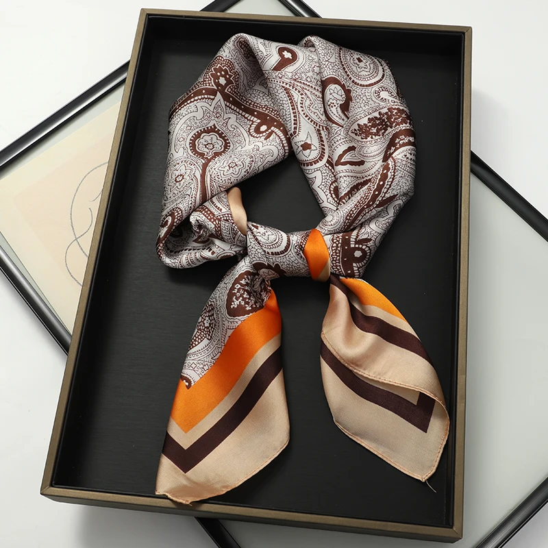 Sciarpa In Raso Effetto Seta 68x68 Cm – Bandana Per Capelli Multiuso – Leggera E Morbida – Regalo Donna