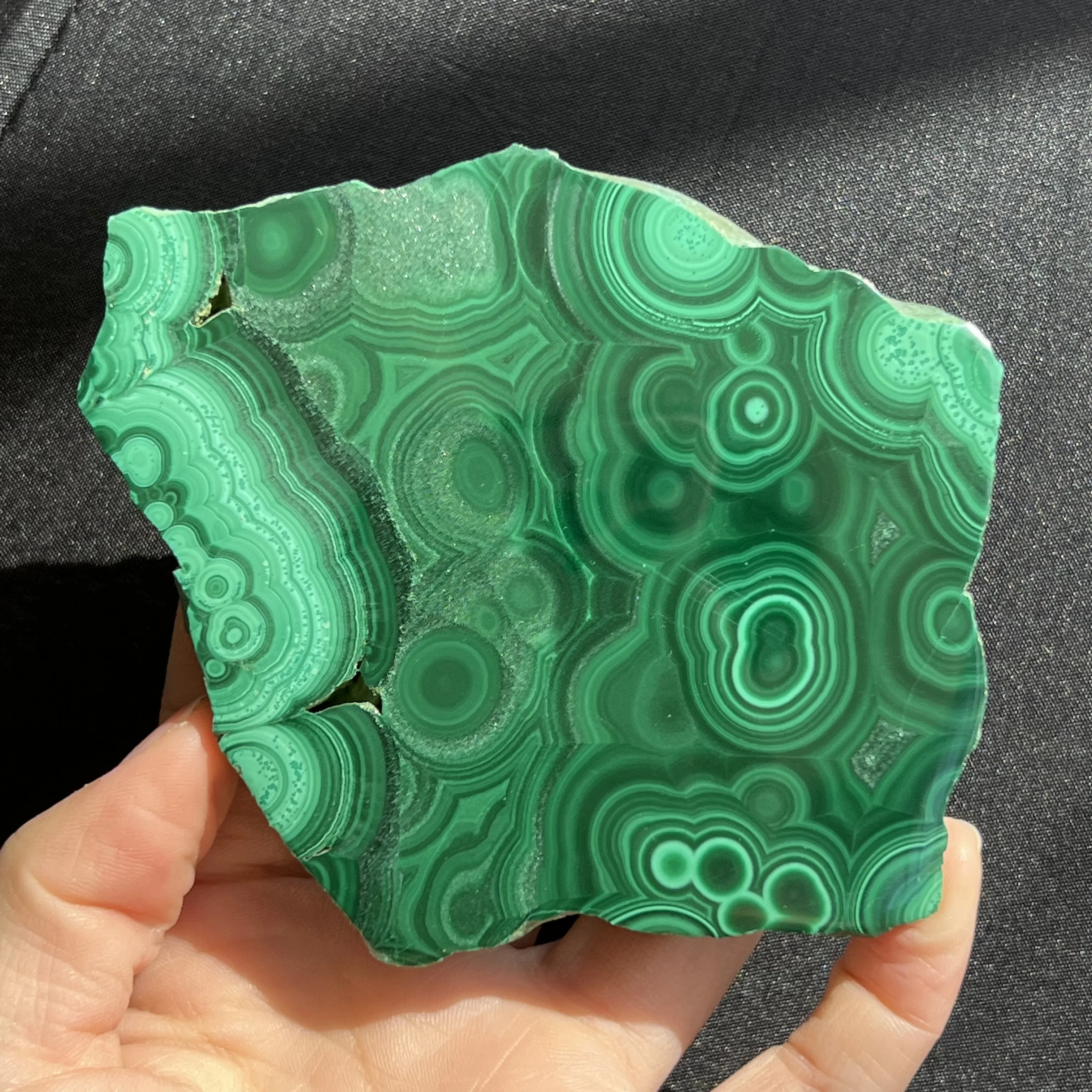 Fette Di Campioni Minerali Lucidati In Malachite Verde Naturale