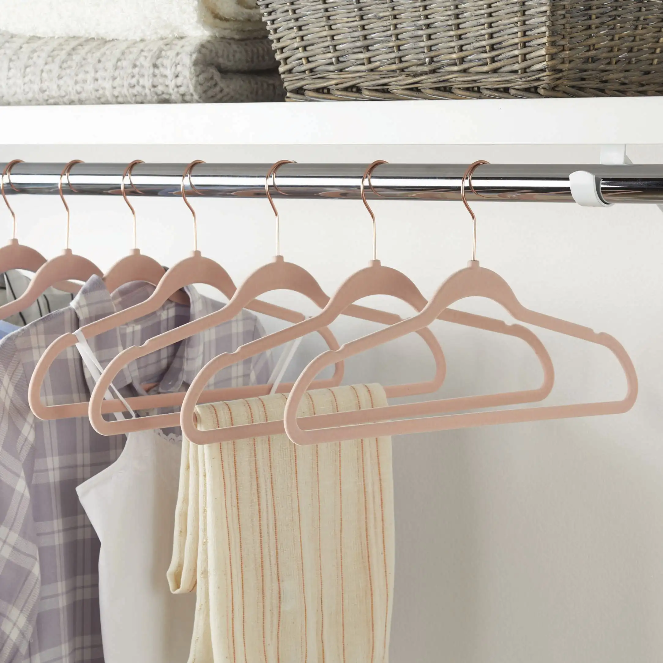 

Better Homes & Gardens Non-Slip Velvet Clothing Hangers, 100 Pack, Pink