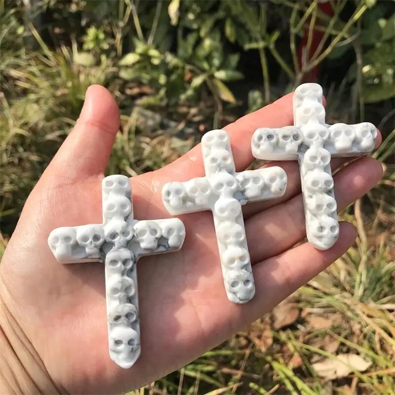 

7CM Natural Howlite Skulls Crucifix Crystal Stone Carved Figurine Energy Crafts Home Decoration As Gift 1pcs