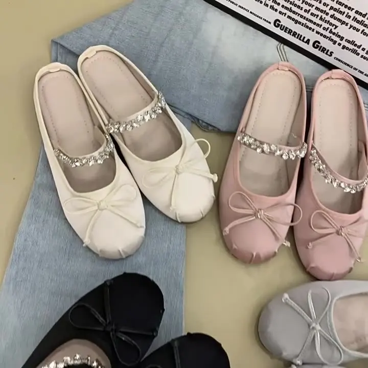 

Туфли женские шлепанцы с закрытым носком, сланцы, блестящие, без каблука, ткань, с блестками, на резиновой подошве, для улицы, лето 2024