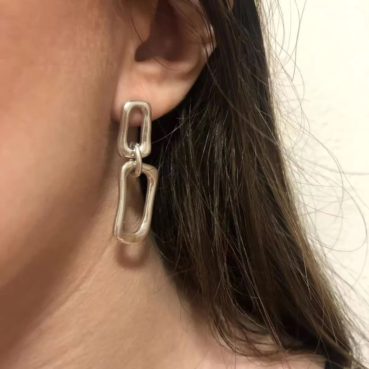 Yisheng alloy bead earrings, Silver clasp, fashion, with logo, wholesale, new 2021, European fashion gift