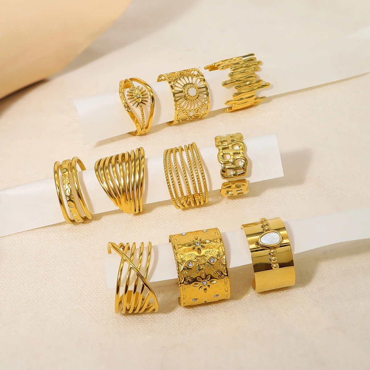 Anillo De Reloj De Acero Inoxidable En Tono Dorado Con Dos Agujas - ES5246