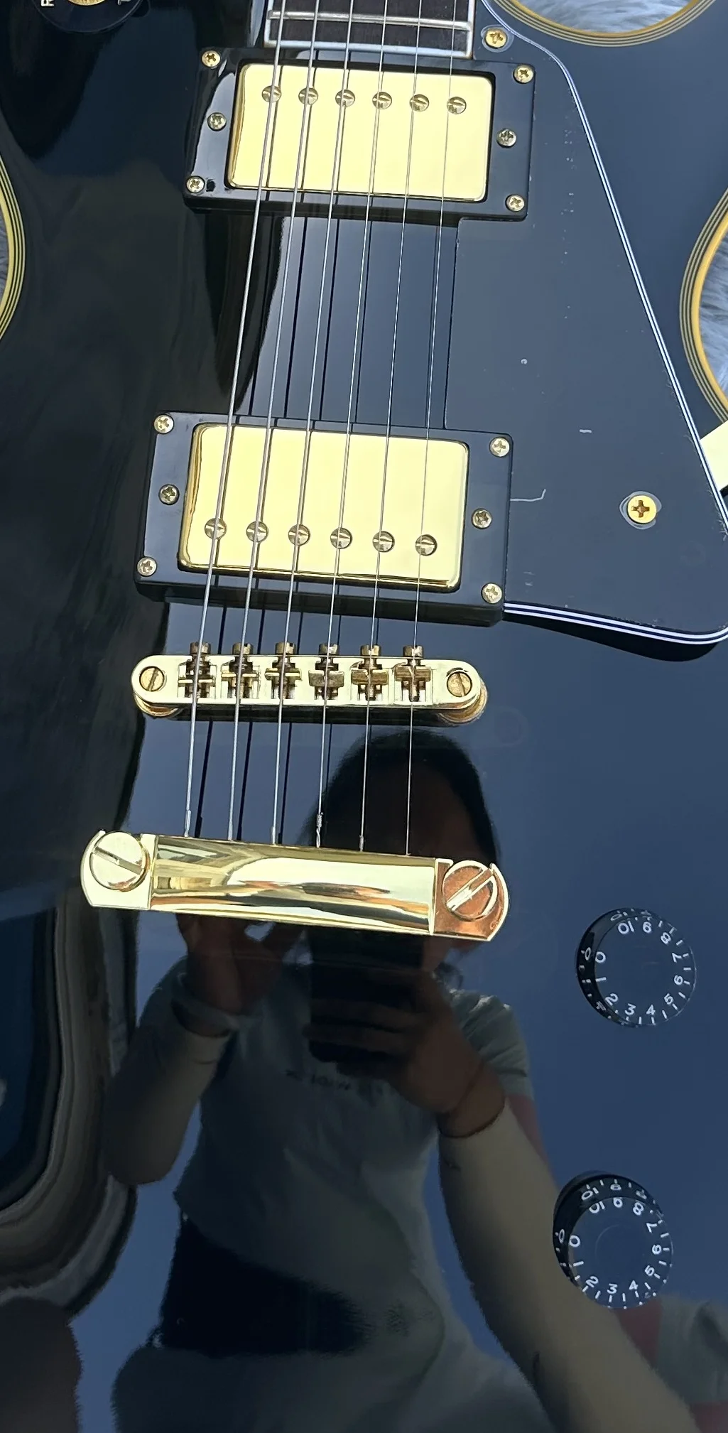 맞춤형 일렉트릭 기타, 블랙 캐스턴, 옐로우 로고 및 바디 바인딩, 골드 액세서리, 번개 패키지