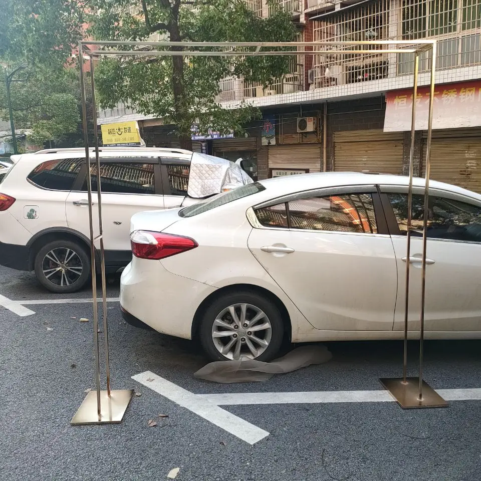 

Позолоченный двухполюсный квадратный экран реквизит для свадебной арки, подставка для цветов, полка для бракосочетания на открытом воздухе, сценическая рама для вечеринки 2 м