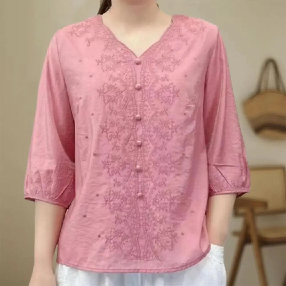 

Women Loose Fit Shirt Lightweight Embroidered Top Vintage V-neck Shirt with Embroidered Flower Pattern Retro 3/4 for Women