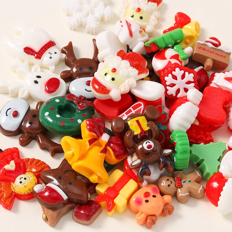 Leslie 10 Stück Neue Harz-Weihnachtsanhänger mit Hirsch, Glocke, Lebkuchenmann, Schneemann, Weihnachtsmann, Flache Cabochons für DIY-Schmuckherstellung