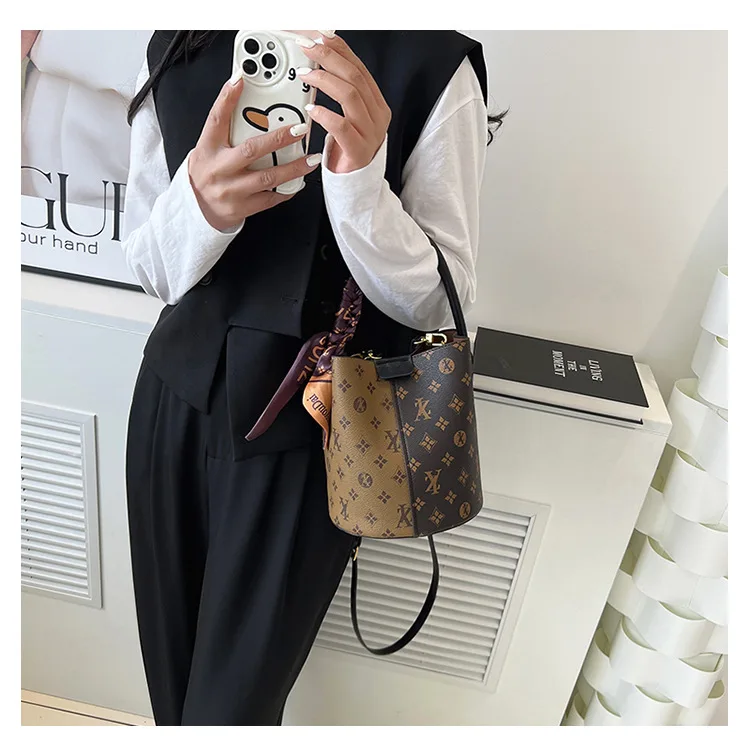 Advanced fashion bag for women 2025 - color variation