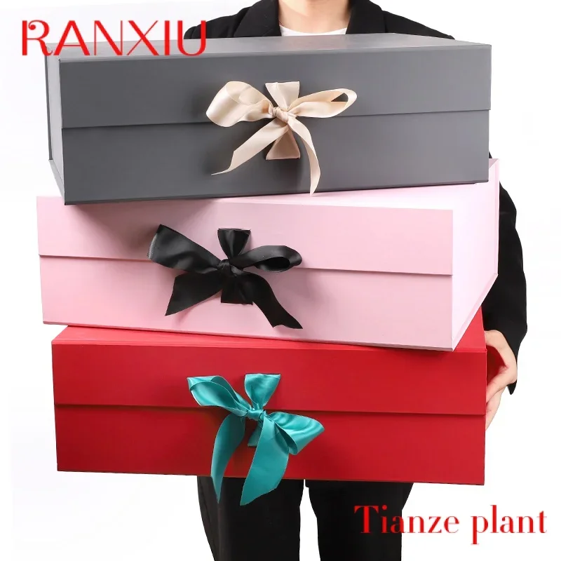 

Custom Design Matte Black Large Paper Cardboard Gift Packaging Magnetic Folding Box gift box for Wedding Dress