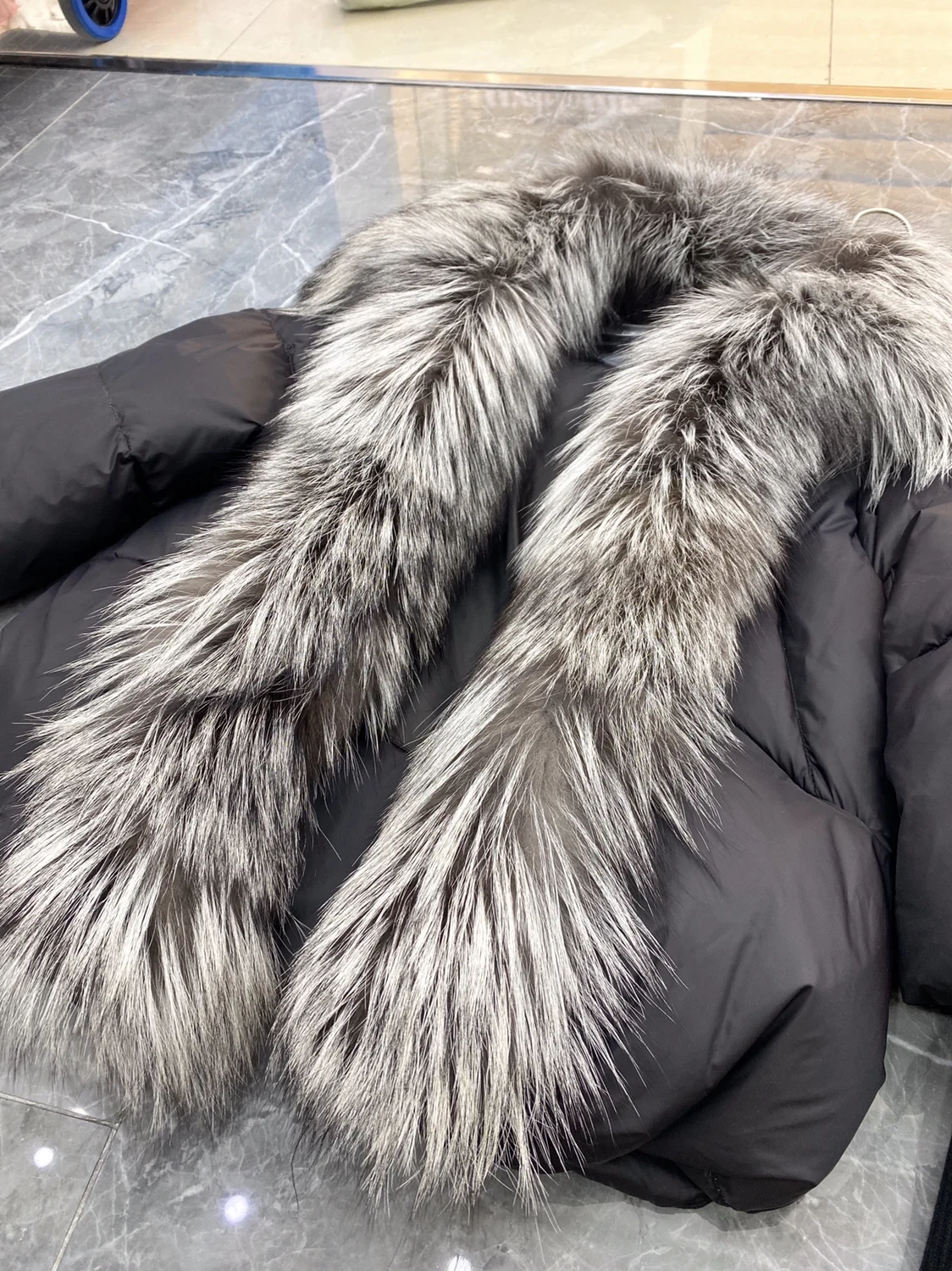 High-End Big Fox Fur Collar Cropped Down Jacket Women Luxury Brand Fashion 2023 New Winter Women's Long Sleeve Short Fur Coat