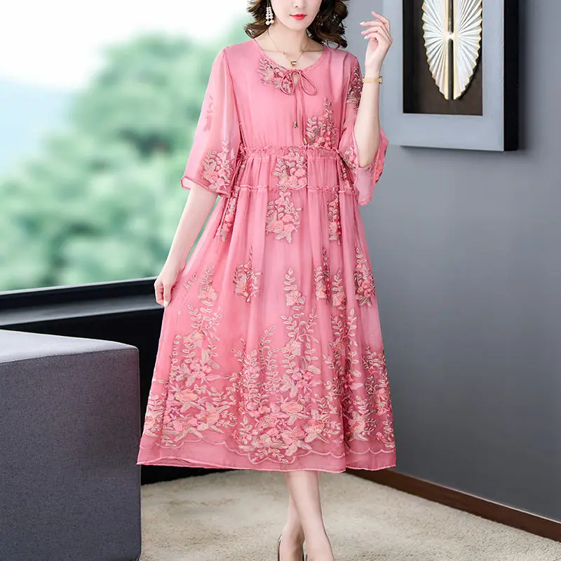 

Oversized Dress For Women 2023 Fashionable O-Neck Short Sleeve Loose Embroidered Long Dress Elegant Ladies Party Vestidos Z1545