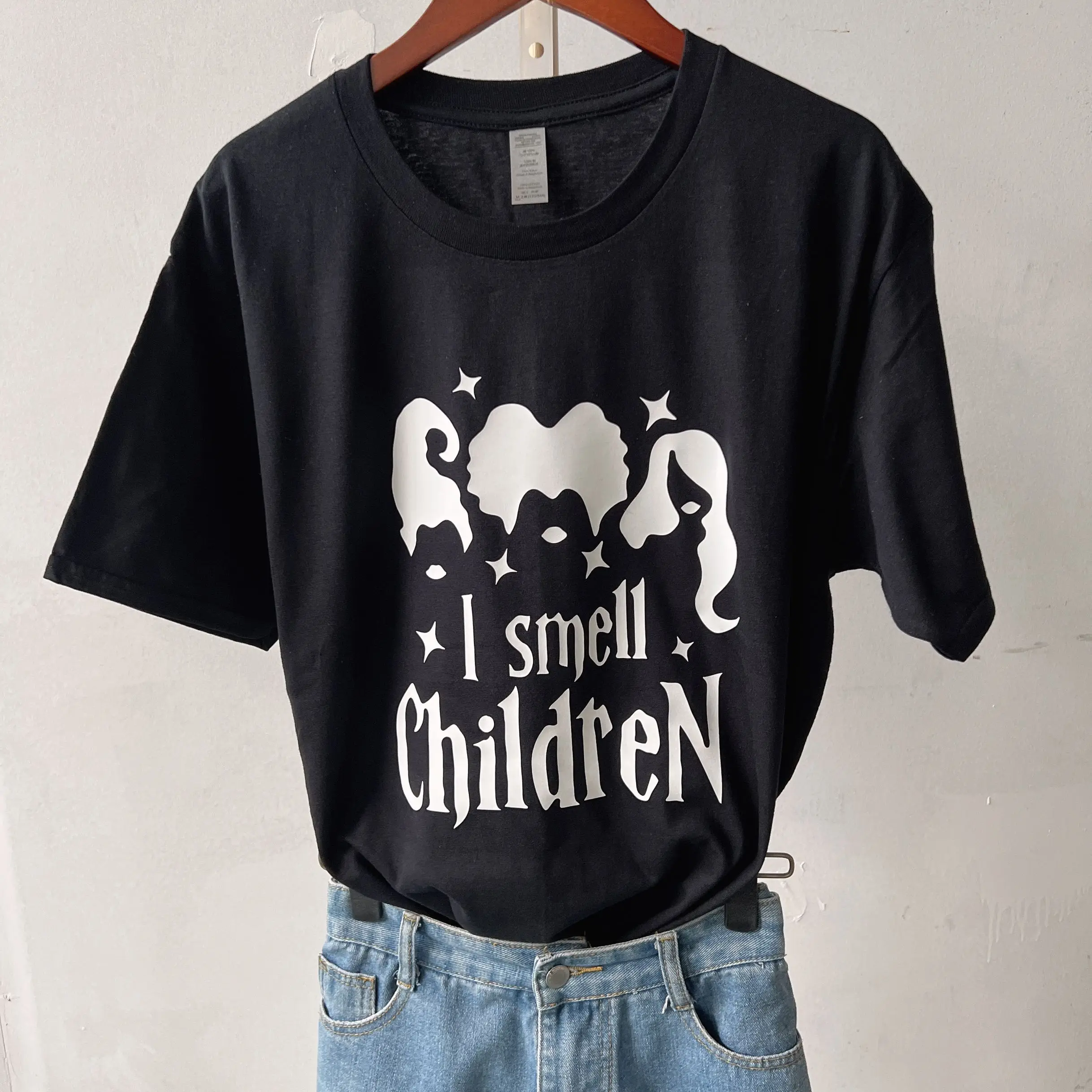 

Halloween T Shirt Smell Children Witch Graphic Tee Harajuku Hipster Cute Flower Butterfly Women's Casual T-shirt