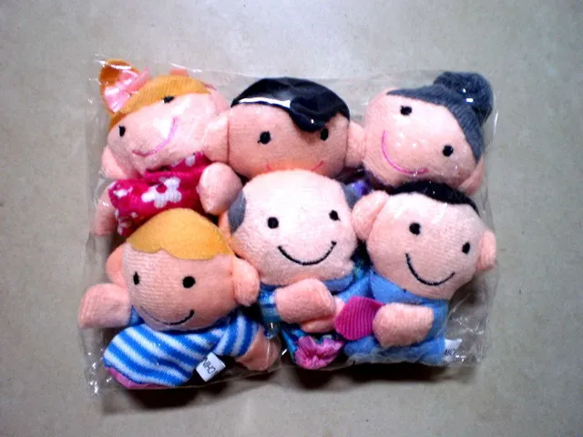 6-Piece Children's Soothing Toy Family Finger Doll Plush Toy 2
