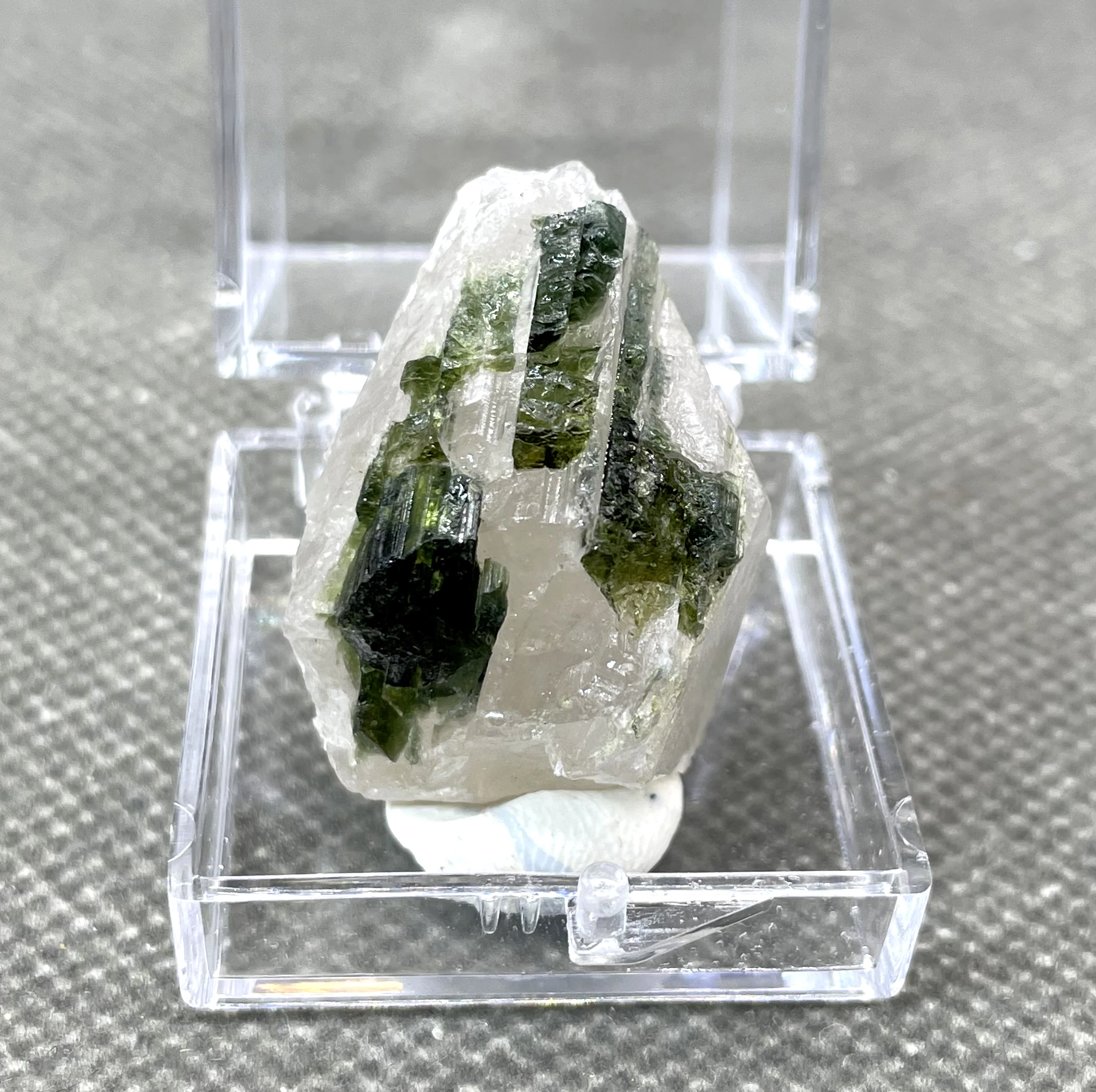 Natural green tourmaline pillars mineral specimens + box size 3.4cm + healing quartz crystals and stones rock gemstone 3