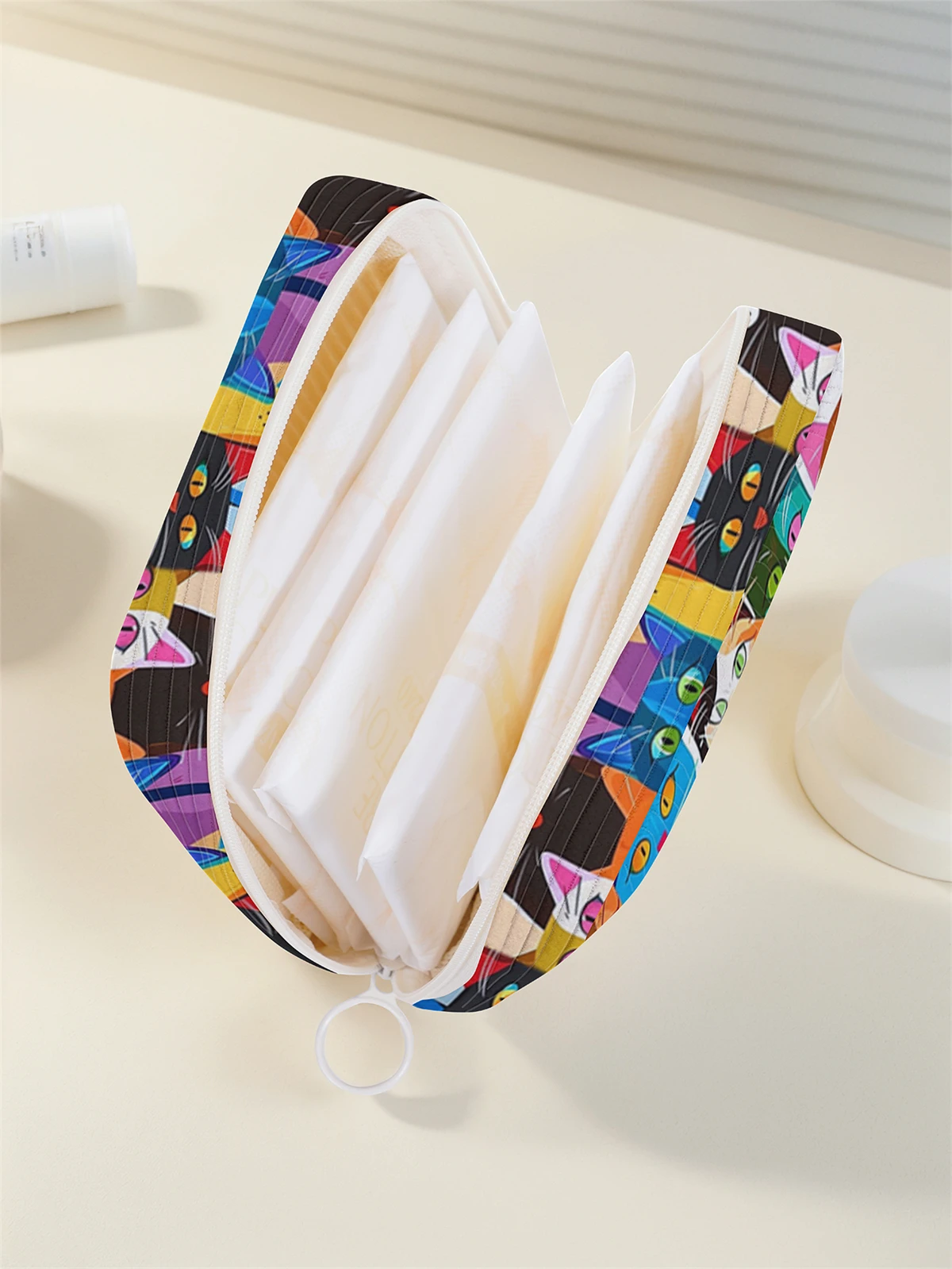 Cartoon cat printed sanitary napkin storage bag, women's lightweight tissue bag, sanitary tissue bag