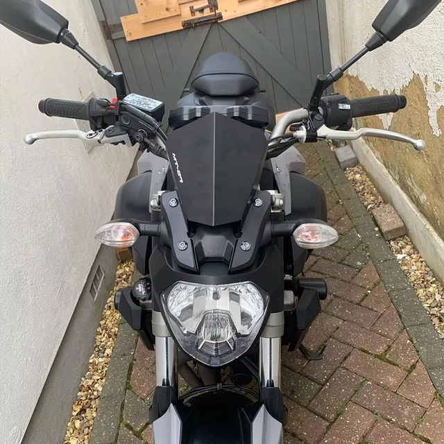 オートバイフロントガラス オートバイウインドシールド オートバイ上昇調整可能なウインドスクリーンフロントガラススポイラーエアディフレ オートバイのフロントガラス  オートバイのフロントスクリーンウインドシールドアクセサリーフロントガラスフロントガラスエア ... モーターサイクフロントガラスウィンドディフレクター フロントガラス偏向器オートバイアクセサリーツーリングスポーツフロントガラスヤマハ