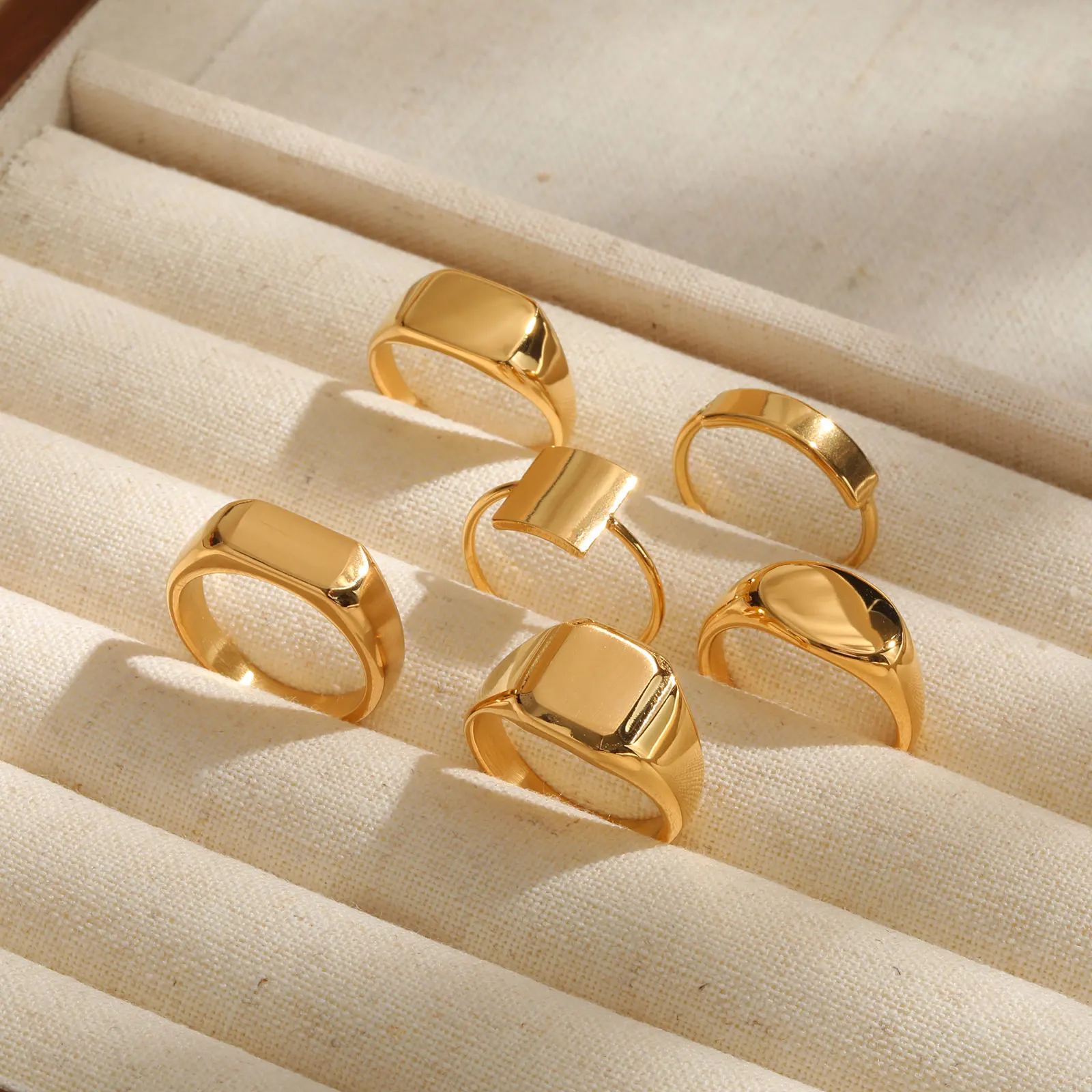 Customized Women Signet Ring, Chunky Round Top Initial