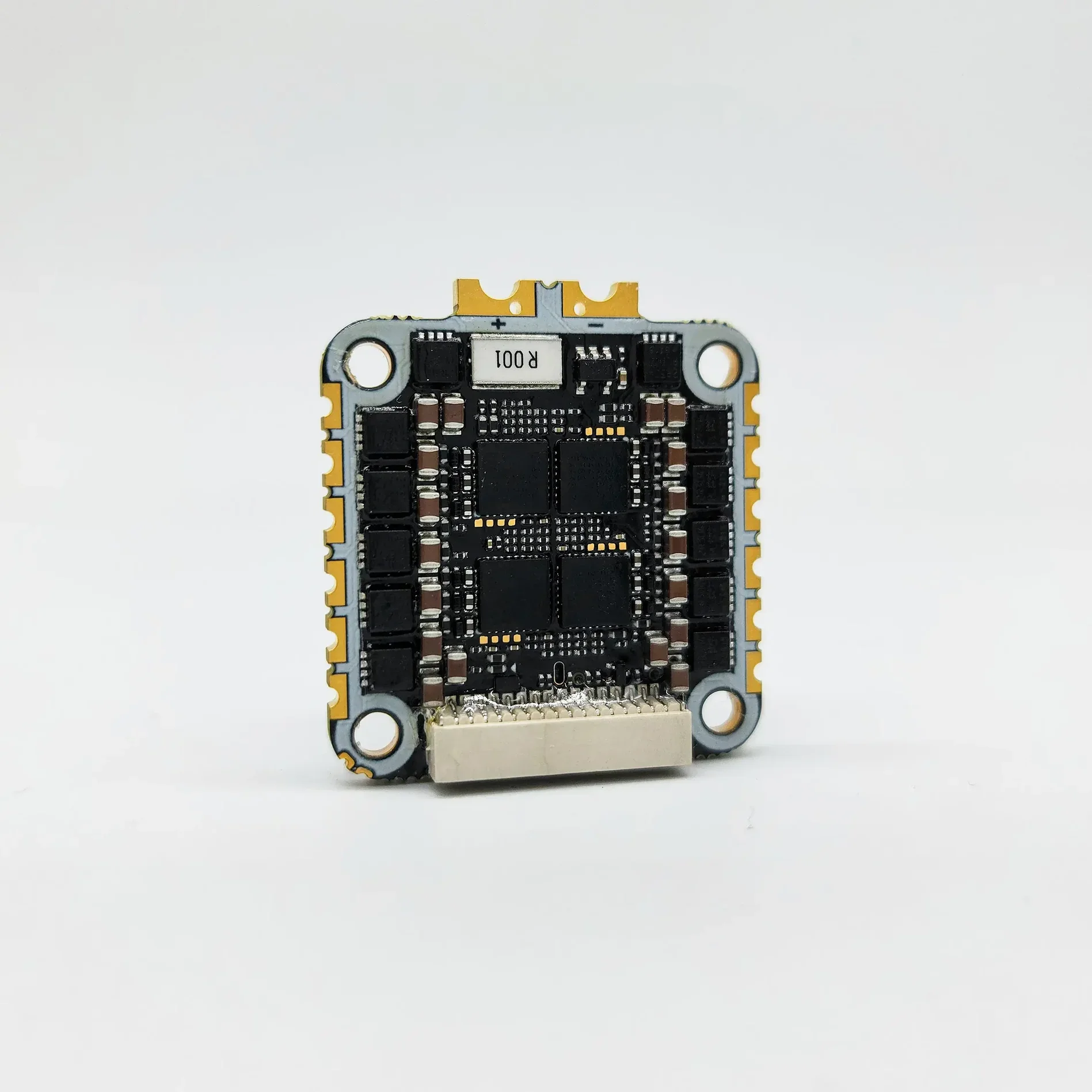 Contrôleur de Vol AIO NewBeeDrone Hummingbird 255 50A AT32F435 AM32, connecteurs USB et antenne visibles