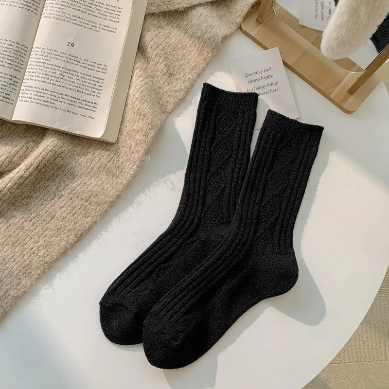 Luxurious Women's Cashmere Wool Thermal Socks – Winter Collection in Black & White