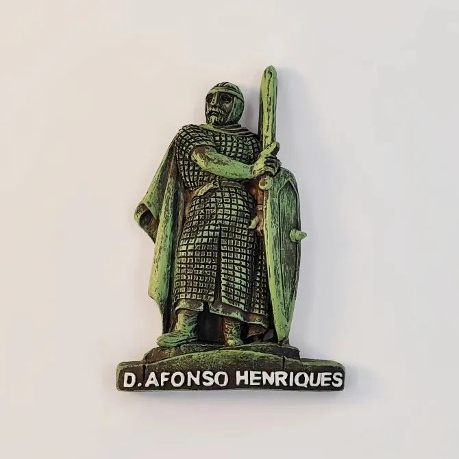 S1728724114784bdfb597aace69d7a5ecm Ímã de Geladeira 3D Guimarães Portugal — Lembrança Turística Pintada à Mão