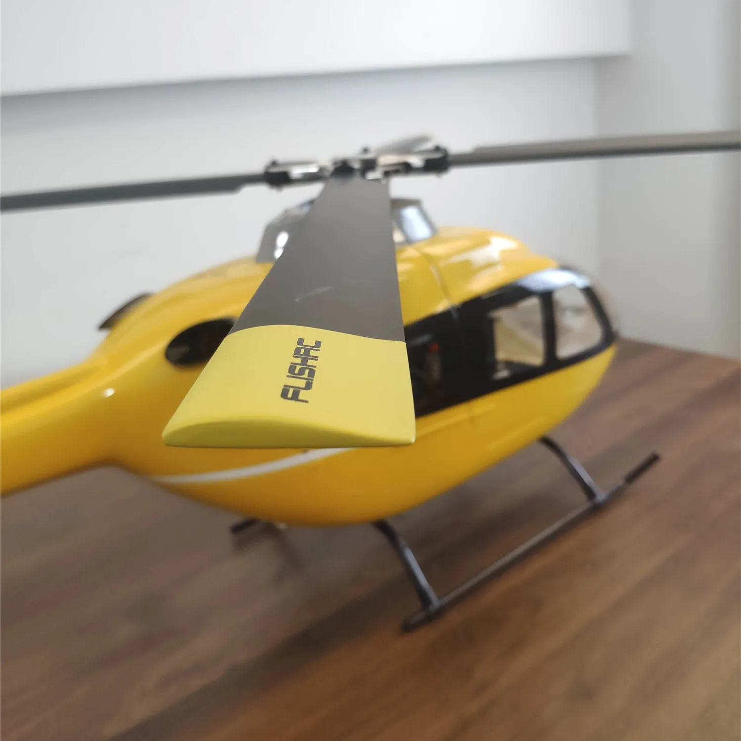 Pales d'hélicoptère RC 430mm, cinq lames alignées sur fond blanc