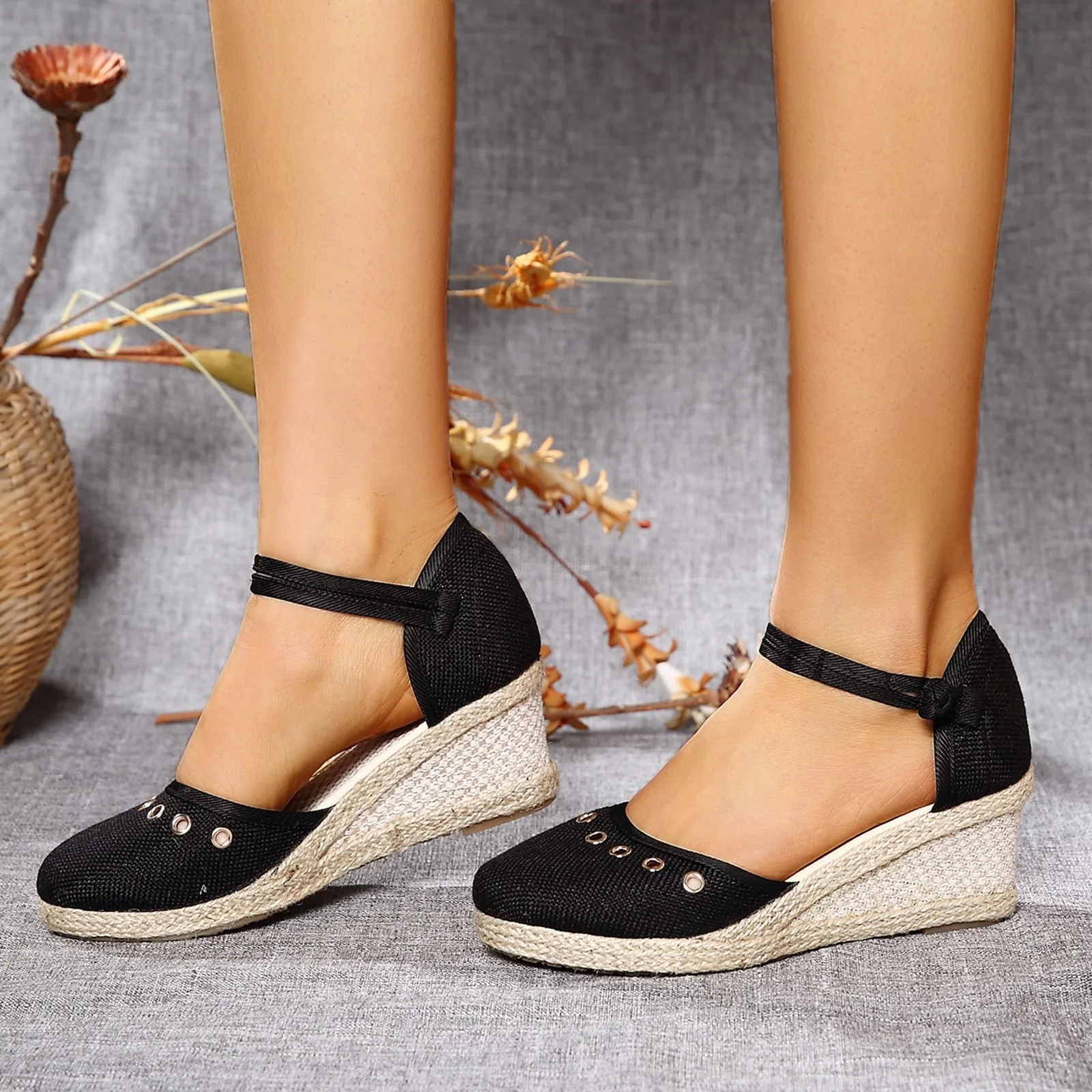 Closed Toe Sandals - Black