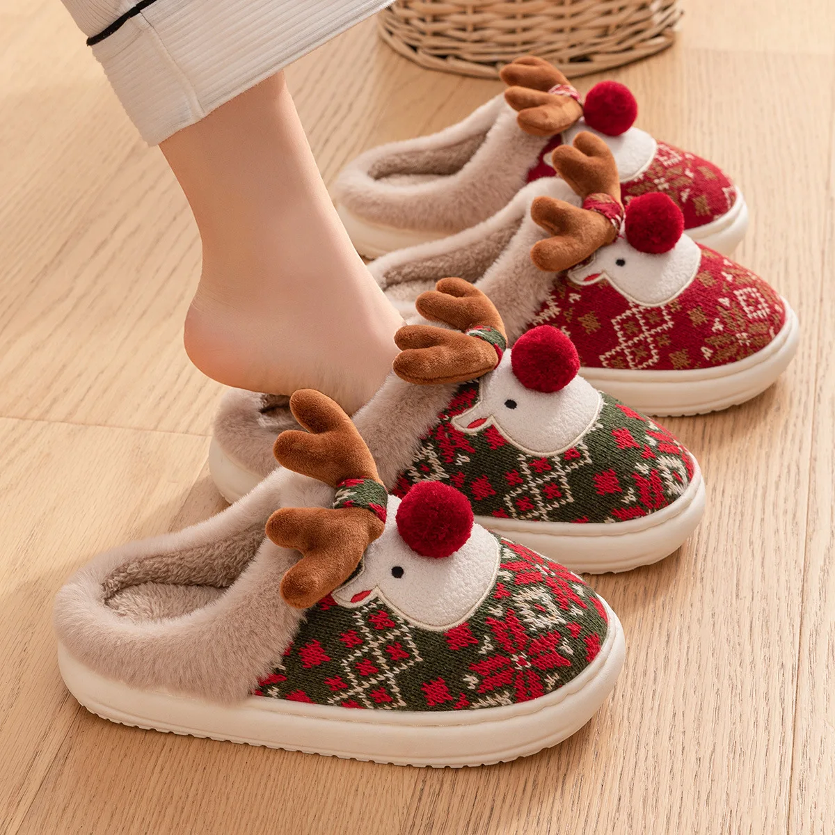New Christmas Cotton Slippers For Women Cute Cartoon Deer Anti-slip Girls Indoor Home Floor Shoes Couple Fashion Party Slides 2